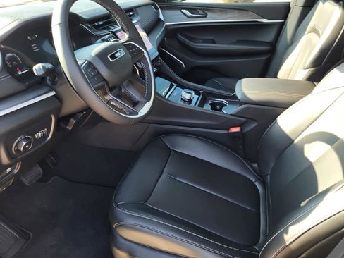 New 2025 Jeep Grand Cherokee Limited w/ Black Appearance Package image 14