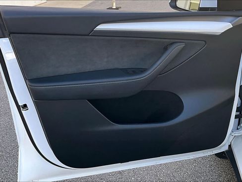 Used 2024 Tesla Model Y Performance image 20