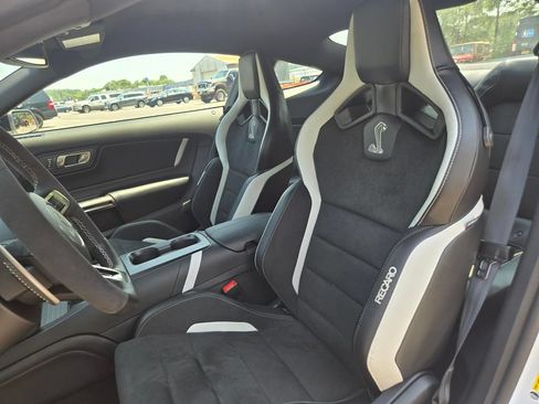 Used 2021 Ford Mustang Shelby GT500 w/ Technology Package RWD image 9