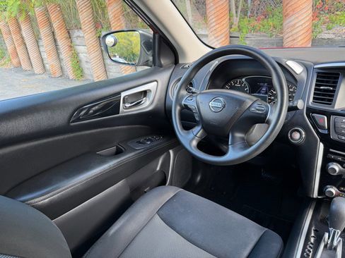 Used 2018 Nissan Pathfinder S image 15