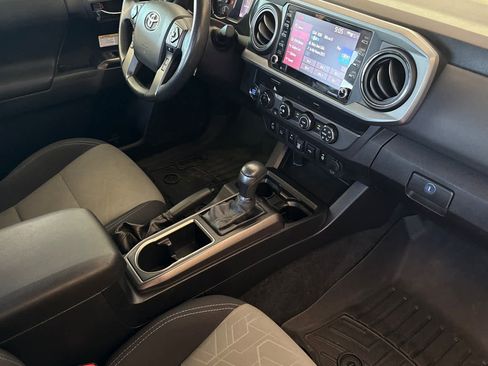 Used 2020 Toyota Tacoma TRD Off-Road w/ Technology Package AWD/4WD image 15