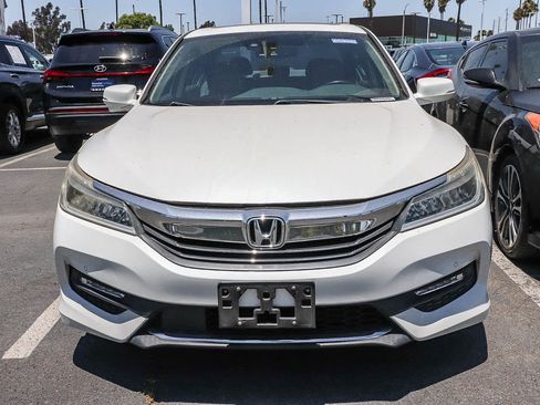 Used 2016 Honda Accord Touring image 19