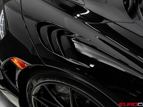 Used 2022 McLaren 765LT RWD image 18