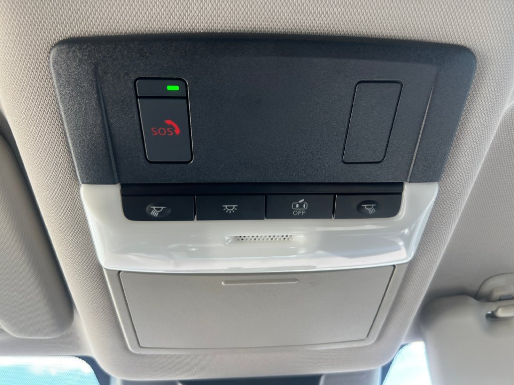 Used 2022 Nissan Rogue SV FWD image 7