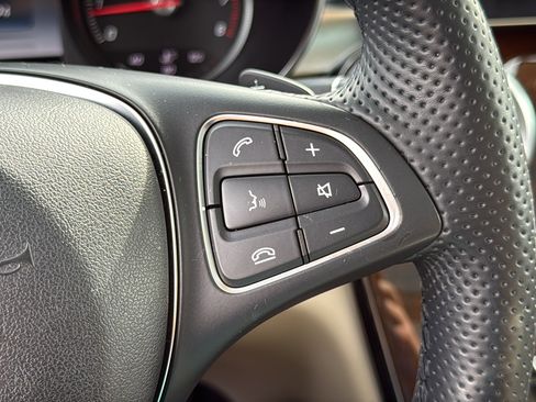 Used 2017 Mercedes-Benz GLC 300 4MATIC image 16