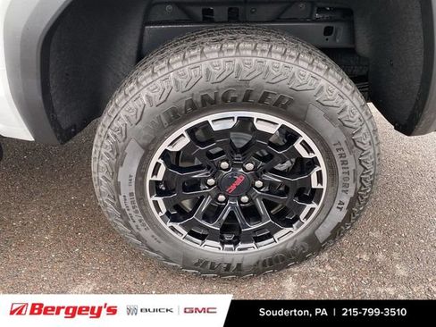 Used 2026 GMC Canyon AT4 w/ Technology Plus Package AWD/4WD image 35