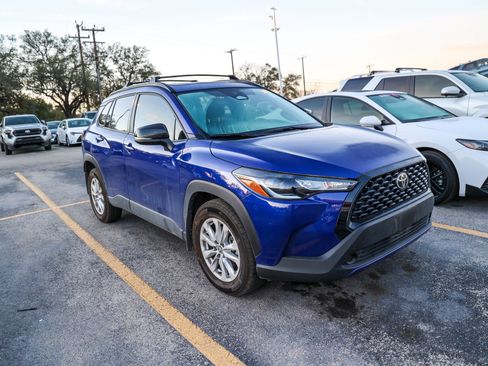 Certified 2025 Toyota Corolla Cross LE w/ Moonroof Package image 6