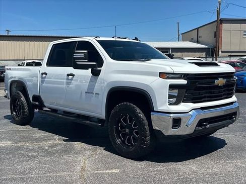 Used 2024 Chevrolet Silverado 2500 W/T w/ WT Convenience Package AWD/4WD image 2