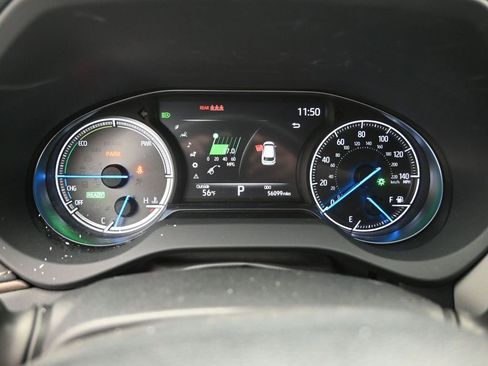 Used 2022 Toyota Venza XLE image 3