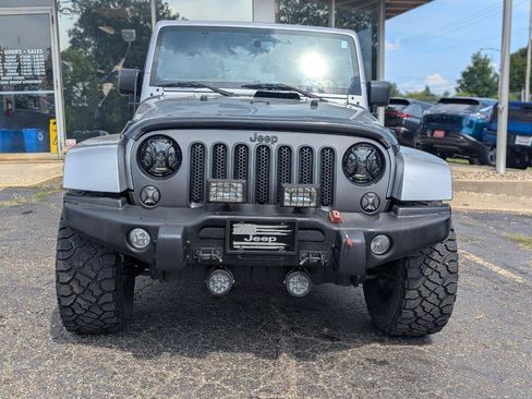 Used 2018 Jeep Wrangler Unlimited Sport AWD/4WD image 2