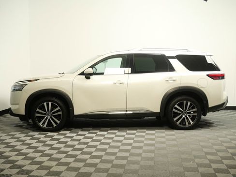 Used 2024 Nissan Pathfinder Platinum AWD/4WD image 5