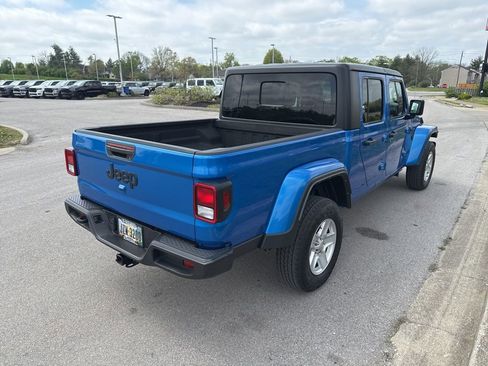 Used 2023 Jeep Gladiator Sport image 3