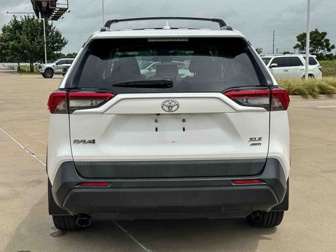 Used 2019 Toyota RAV4 XLE Premium w/ Cold Weather Package AWD/4WD image 4