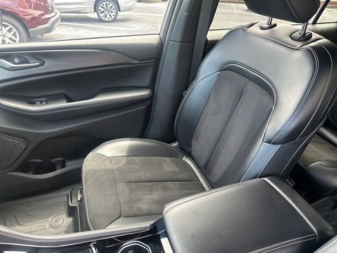 Used 2023 Jeep Grand Cherokee L Laredo image 14