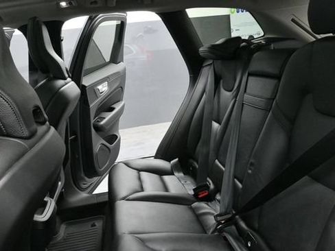 Used 2019 Volvo XC60 T6 Momentum w/ Advanced Package AWD/4WD image 21