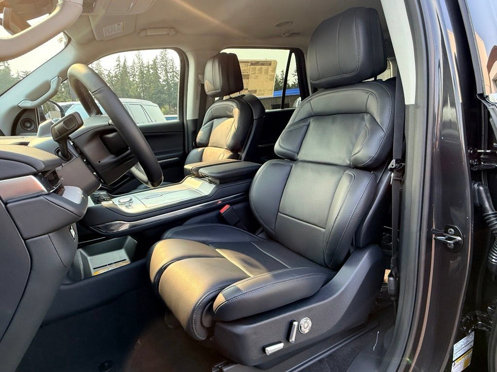New 2027 Lincoln Navigator Premiere AWD/4WD image 24