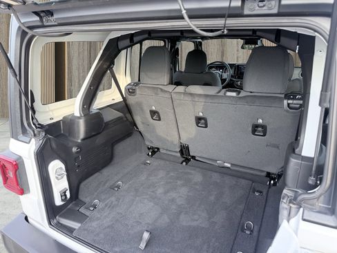 Used 2026 Jeep Wrangler Unlimited Rubicon image 63