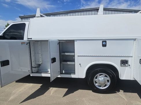 Used 2024 Ford E-350 and Econoline 350 Super Duty w/ Power Windows & Locks Group RWD image 11