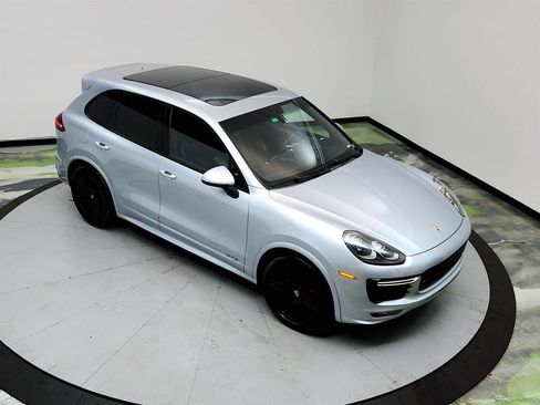 Used 2016 Porsche Cayenne GTS AWD/4WD image 31