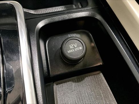 Used 2023 Volvo XC60 B5 Plus w/ Climate Package image 33