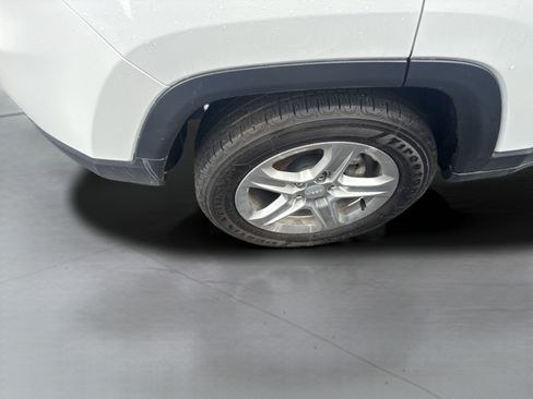 Used 2024 Jeep Compass Latitude image 23