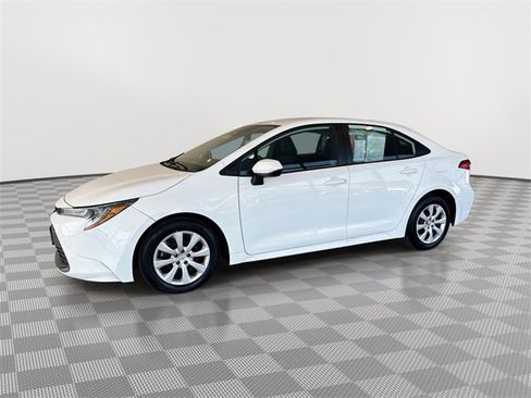 Used 2023 Toyota Corolla LE image 7