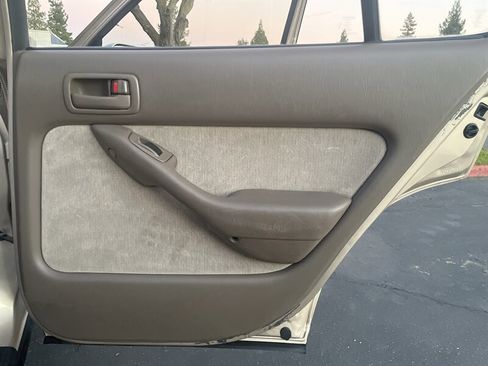 Used 1995 Toyota Camry XLE image 34