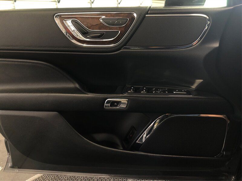 Used 2019 Lincoln Continental Premiere FWD image 16