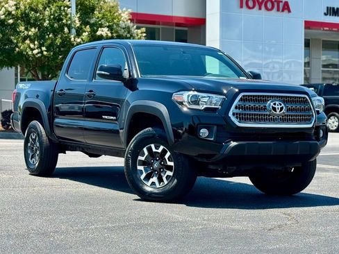 Used 2017 Toyota Tacoma TRD Off-Road AWD/4WD image 2