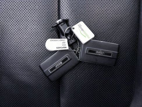 Used 2023 Jeep Grand Cherokee Overland AWD/4WD image 43