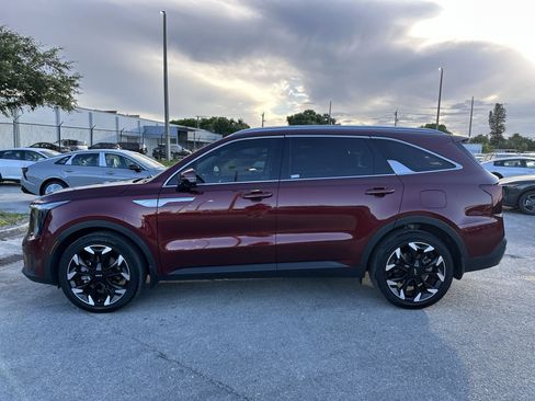 Certified 2024 Kia Sorento SX FWD image 5