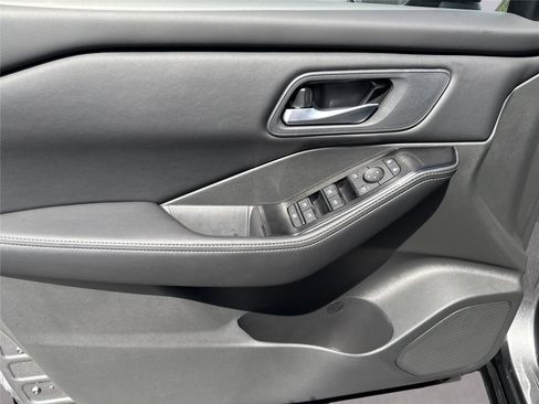 New 2026 Nissan Rogue SV FWD image 17
