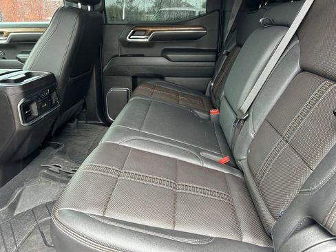 Used 2023 Chevrolet Silverado 1500 High Country w/ High Country Premium Package AWD/4WD image 14