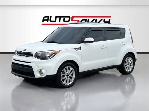Used 2017 Kia Soul + image 3