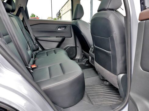 Used 2023 Nissan Rogue SL AWD/4WD image 8