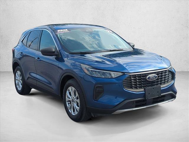 Used 2023 Ford Escape Active w/ Cold Weather Package FWD image 3