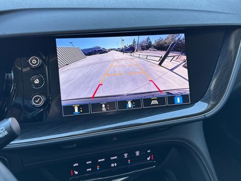 Used 2022 Buick Envision Essence w/ Technology Package I image 12