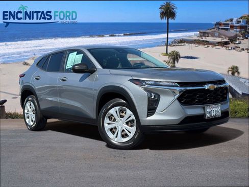 Used 2024 Chevrolet Trax LS FWD image 1
