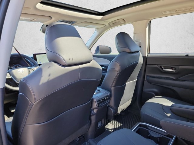 Used 2026 Toyota Grand Highlander AWD Hybrid image 18
