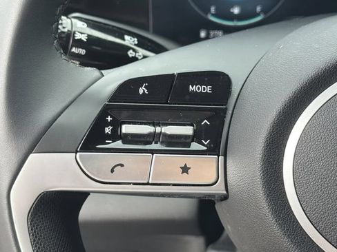 Certified 2025 Hyundai Elantra SEL FWD image 24