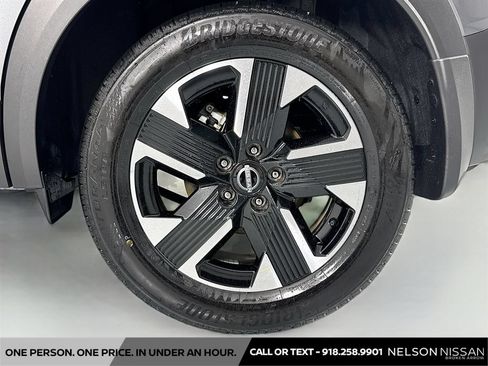 Used 2025 Nissan Kicks SV AWD/4WD image 28