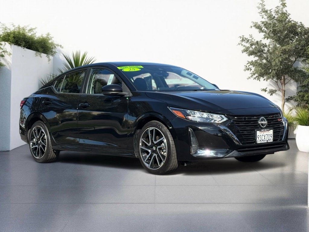 Used 2025 Nissan Sentra SR FWD image 1