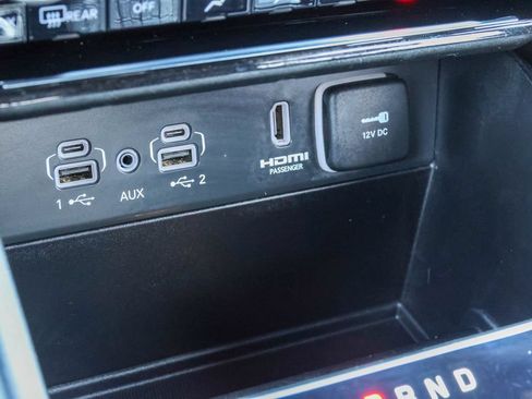Used 2023 Jeep Grand Cherokee Overland AWD/4WD image 18