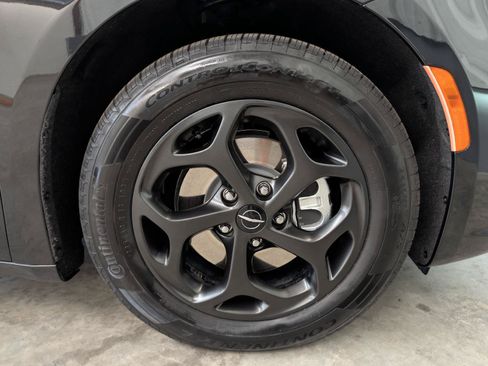 Used 2022 Chrysler Pacifica Touring-L w/ S Appearance Package FWD image 48