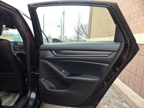 Used 2018 Honda Accord Sport image 41