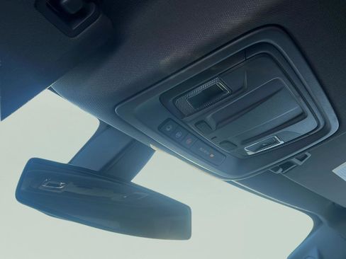 Used 2022 Chevrolet Silverado 1500 LT AWD/4WD image 19