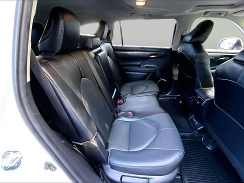 Used 2023 Toyota Highlander Limited AWD/4WD image 19