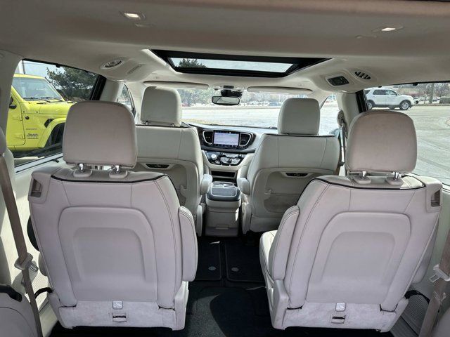 Used 2021 Chrysler Pacifica Limited AWD/4WD image 17