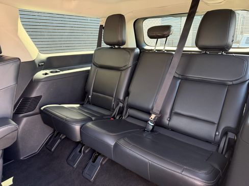 Used 2025 Ford Expedition Max Platinum AWD/4WD image 16