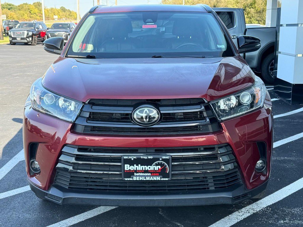 Used 2019 Toyota Highlander SE w/ Nightshade Edition AWD/4WD image 12